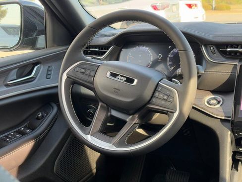 New 2025 Jeep Grand Cherokee L Limited image 11