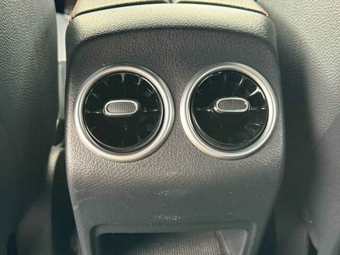 Used 2025 Mercedes-Benz GLA 250 4MATIC image 16