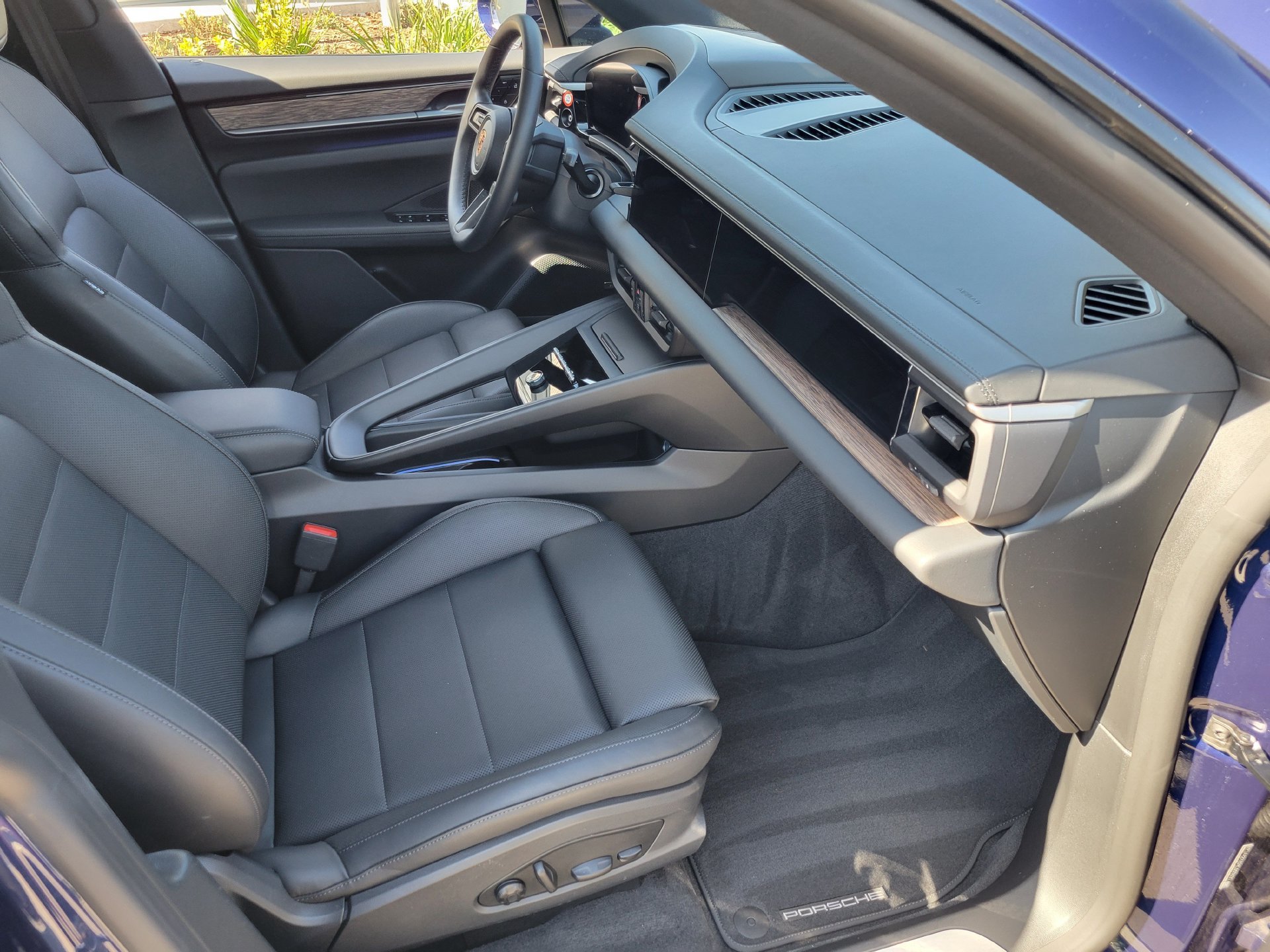 Certified 2024 Porsche Macan 4 Electric AWD/4WD image 27