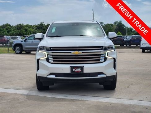 Used 2024 Chevrolet Suburban High Country AWD/4WD image 2
