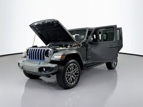 Used 2023 Jeep Wrangler Unlimited Sahara AWD/4WD image 19