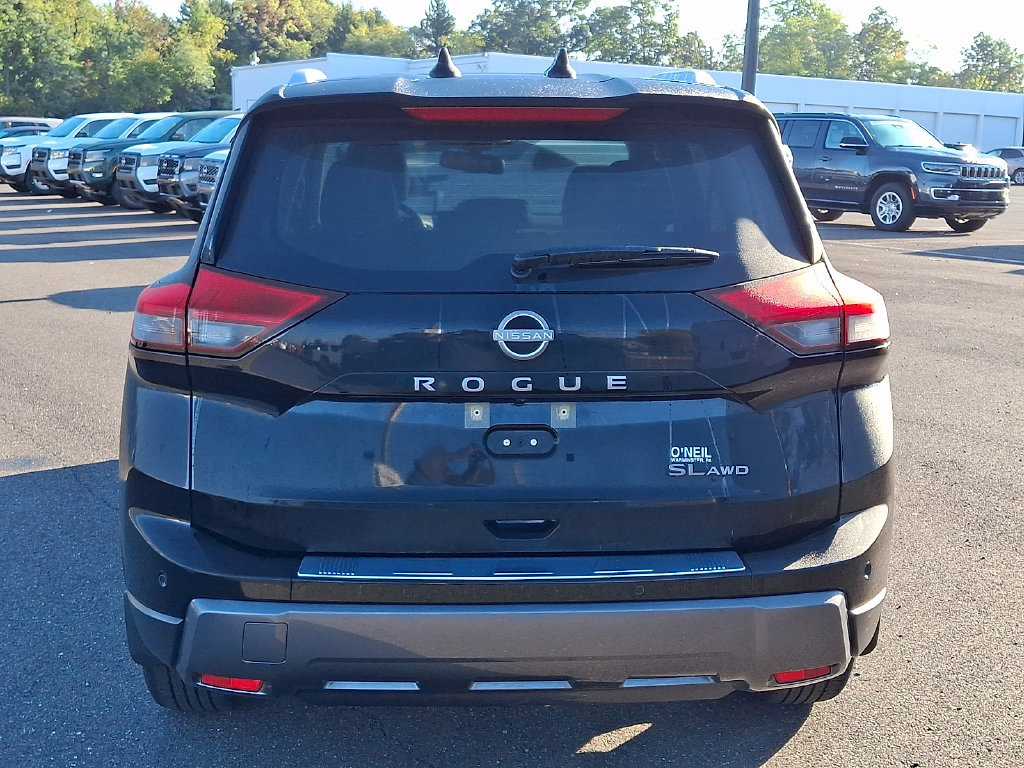 Certified 2025 Nissan Rogue SL w/ Tech Package AWD/4WD image 5