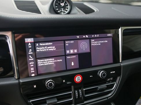 Certified 2025 Porsche Macan Turbo image 16