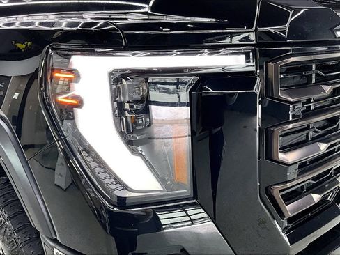 Used 2024 GMC Sierra 2500 AT4X image 35