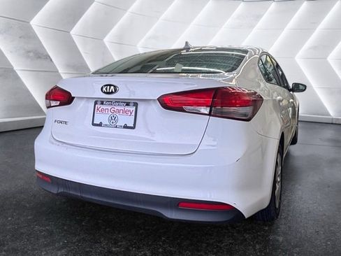Used 2017 Kia Forte LX image 4