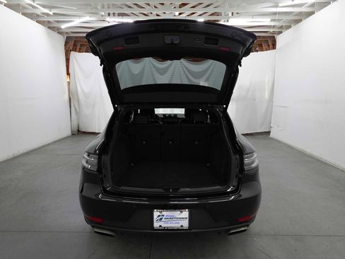 Used 2019 Porsche Macan AWD/4WD image 32