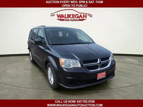 Used 2013 Dodge Grand Caravan SXT w/ UConnect Hands-Free Group image 3