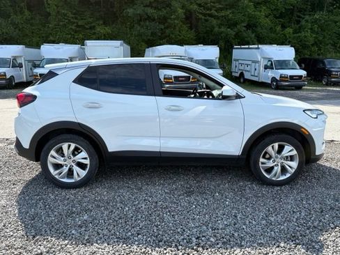 Used 2024 Buick Encore GX Preferred w/ Comfort Package AWD/4WD image 4