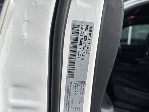 Used 2021 Dodge Durango R/T w/ Technology Group AWD/4WD image 18