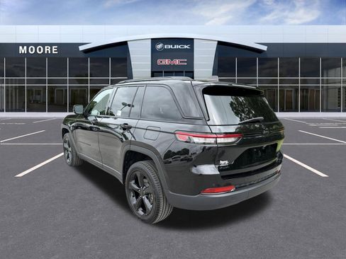 Used 2025 Jeep Grand Cherokee Limited w/ Black Appearance Package AWD/4WD image 5