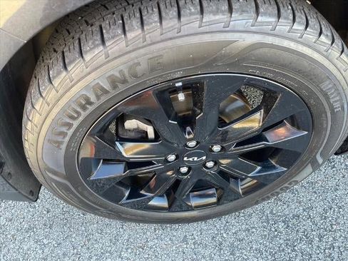 Used 2022 Kia Carnival SX Prestige image 6