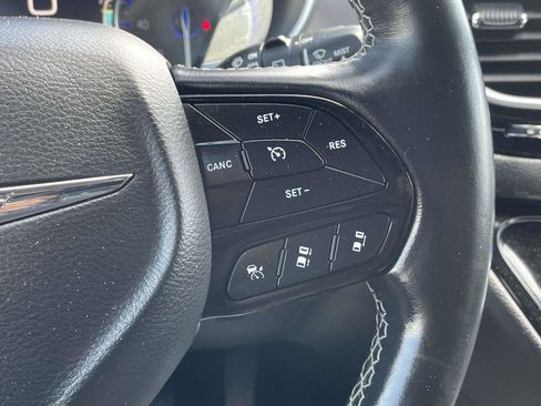 Used 2018 Chrysler Pacifica Touring-L Plus w/ Advanced Safetytec Group FWD image 25