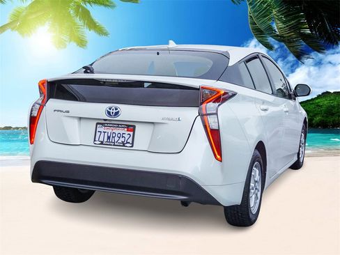 Used 2016 Toyota Prius Three image 6