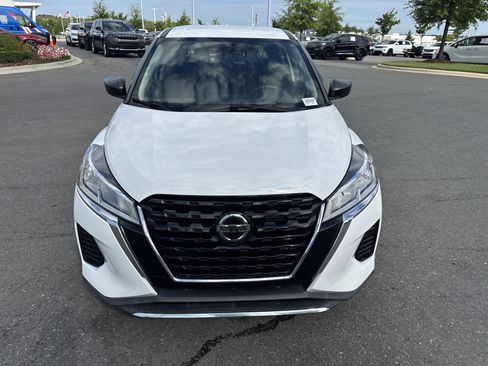 Used 2021 Nissan Kicks S FWD image 3