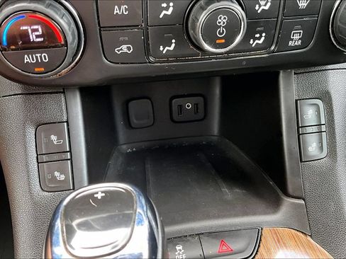 Used 2019 GMC Acadia SLE w/ LPO, Black Accent Package AWD/4WD image 16