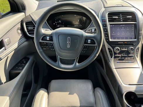 Used 2019 Lincoln Nautilus Reserve w/ Driver Assistance Package FWD image 11