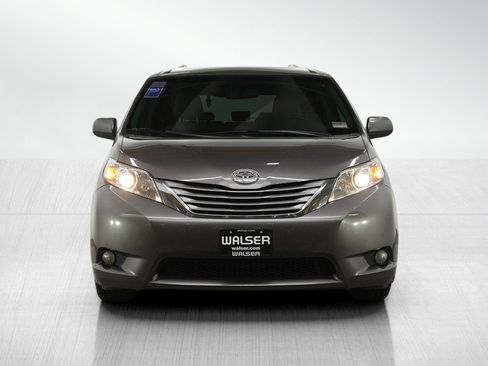 Used 2015 Toyota Sienna XLE image 8