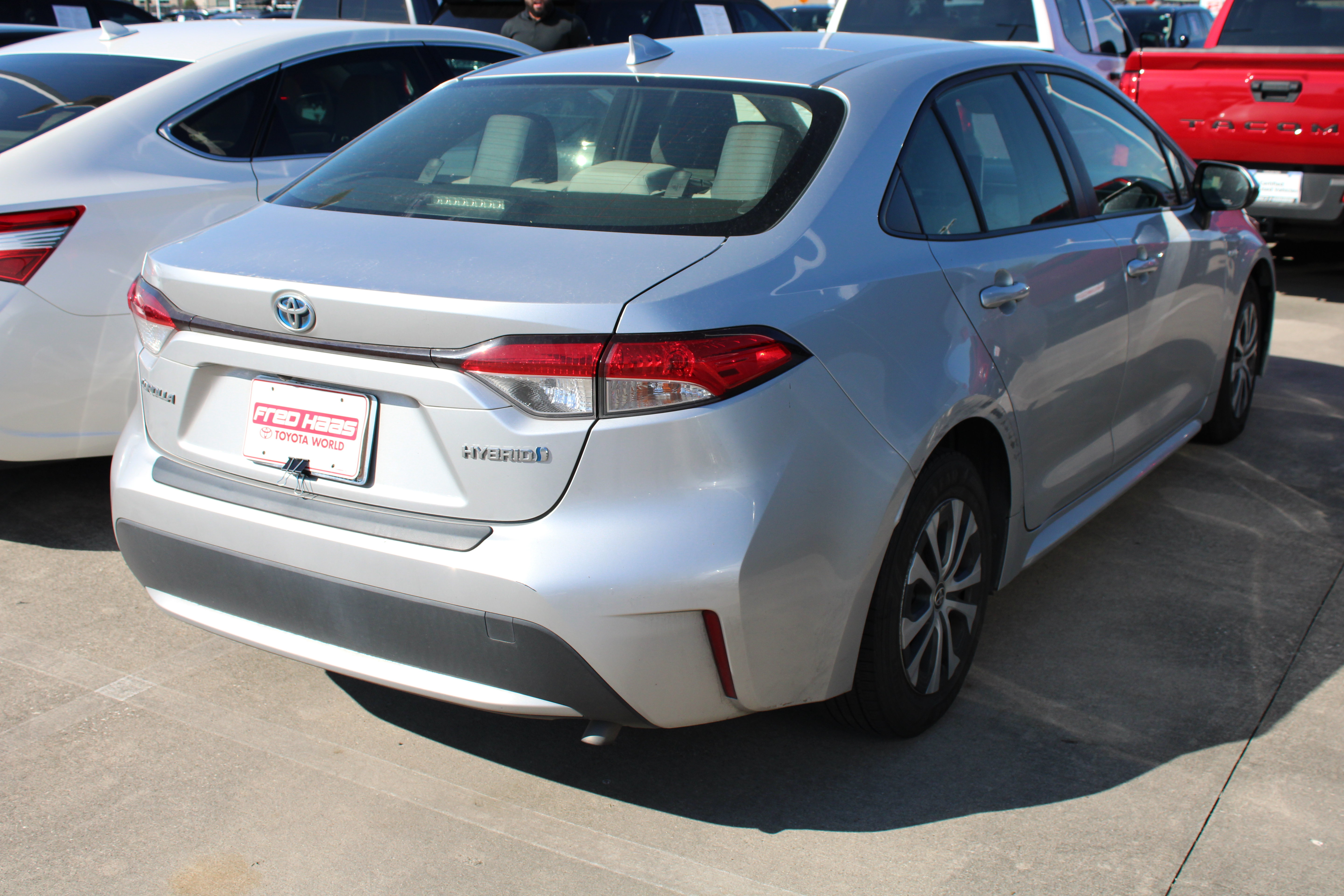 Used 2020 Toyota Corolla LE w/ Carpet Mat Package (TMS) FWD image 9