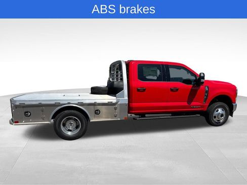 New 2026 Ford F350 XLT w/ XLT Value Package AWD/4WD image 3