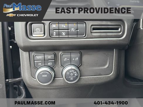 Certified 2023 GMC Yukon XL SLT w/ SLT Luxury Package AWD/4WD image 12