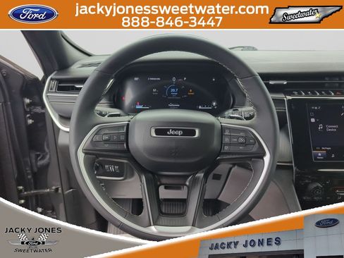 Used 2023 Jeep Grand Cherokee Altitude AWD/4WD image 11