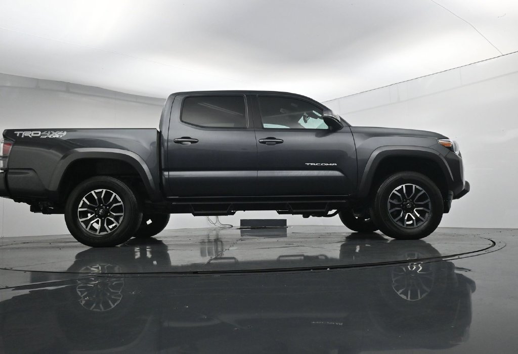 Used 2022 Toyota Tacoma TRD Sport w/ Technology Package AWD/4WD image 38