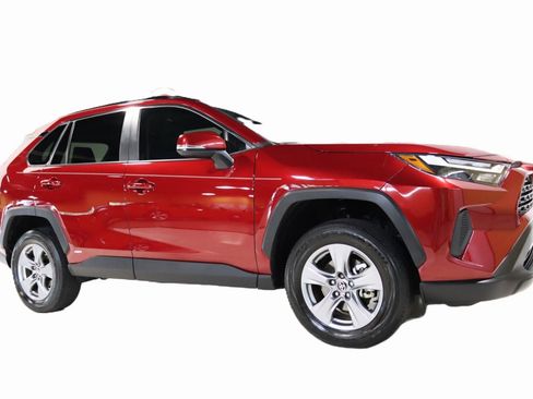 Used 2022 Toyota RAV4 XLE image 5