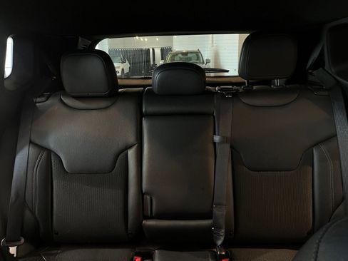 Used 2025 Jeep Compass Trailhawk AWD/4WD image 38