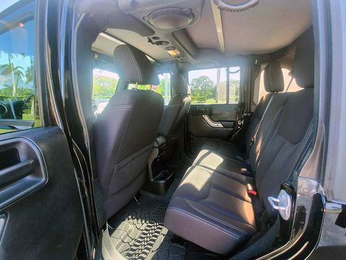 Used 2014 Jeep Wrangler Unlimited Rubicon w/ Connectivity Group AWD/4WD image 26