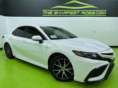 Used 2021 Toyota Camry SE FWD image 1