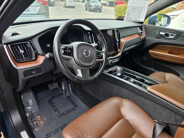 Used 2023 Volvo XC60 B5 Plus FWD image 5