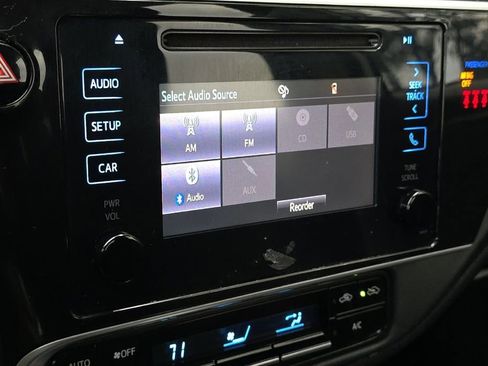 Used 2019 Toyota Corolla LE image 16