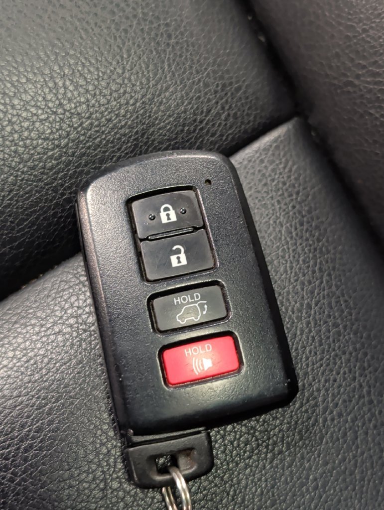 Used 2018 Toyota RAV4 Limited FWD image 35