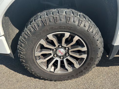 Used 2020 GMC Sierra 1500 AT4 w/ AT4 Premium Package AWD/4WD image 9