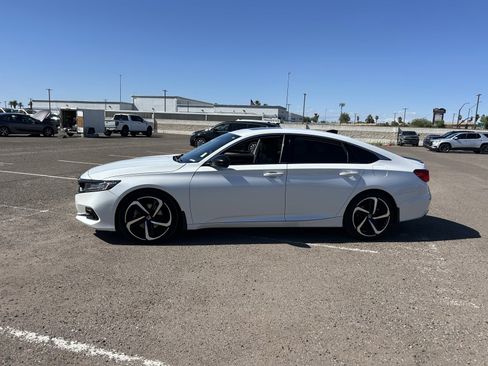 Used 2022 Honda Accord Sport image 2