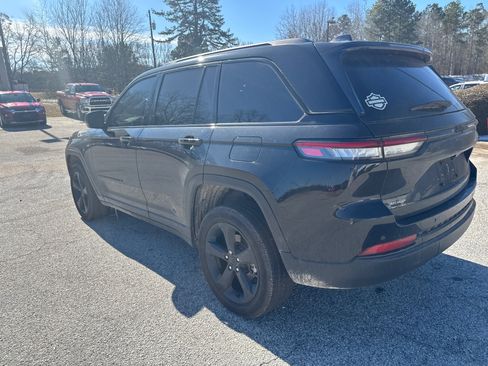 Used 2024 Jeep Grand Cherokee Altitude image 7