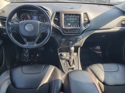 Used 2020 Jeep Cherokee Trailhawk w/ Cold Weather Group AWD/4WD image 2