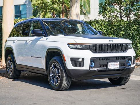 Used 2022 Jeep Grand Cherokee Trailhawk w/ Luxury Tech Group III AWD/4WD image 3