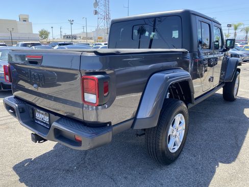 Used 2022 Jeep Gladiator Sport AWD/4WD image 13