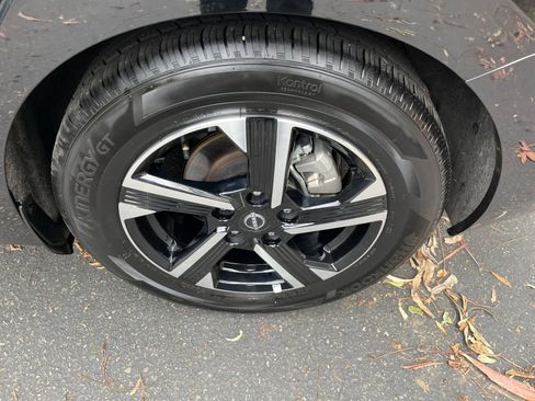 Used 2025 Nissan Sentra SV image 28