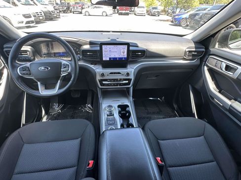 Used 2023 Ford Explorer XLT AWD/4WD image 6