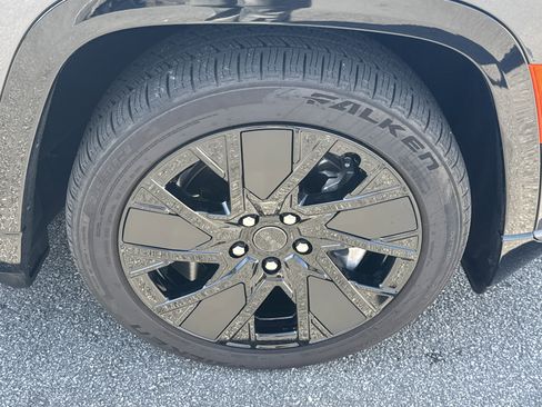 Used 2025 Jeep Wagoneer S Launch Edition image 16