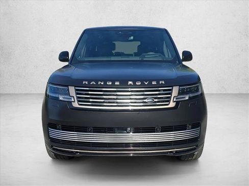 Used 2025 Land Rover Range Rover SV AWD/4WD image 2