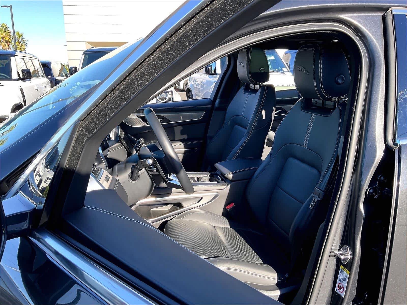 Used 2026 Jaguar F-PACE R-Dynamic S AWD/4WD image 28