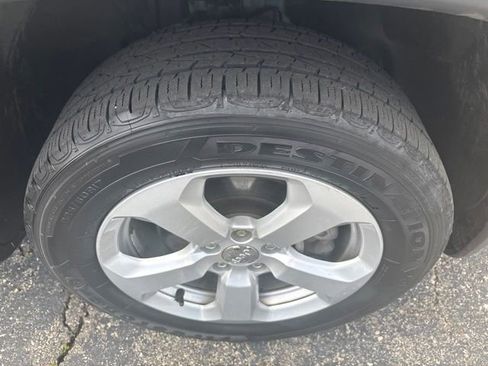 Used 2018 Jeep Compass Latitude w/ Cold Weather Group AWD/4WD image 17