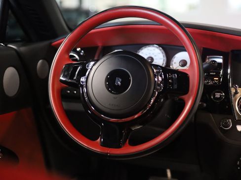 Used 2016 Rolls-Royce Wraith RWD image 32