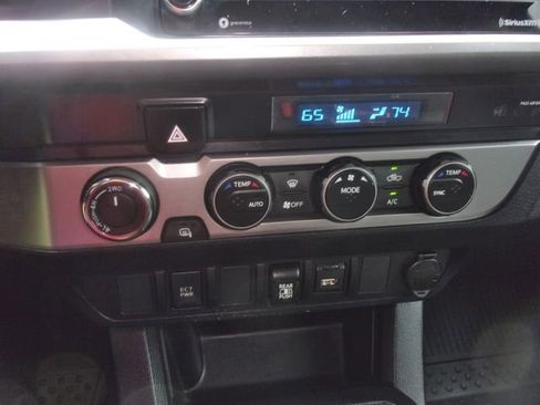 Used 2021 Toyota Tacoma SR5 AWD/4WD image 18