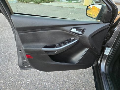 Used 2013 Ford Focus Titanium image 19