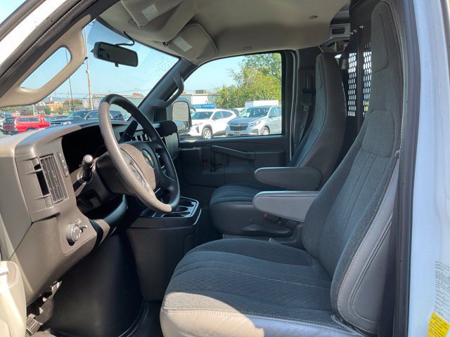 Used 2025 Chevrolet Express 2500 w/ Driver Convenience Package RWD image 2