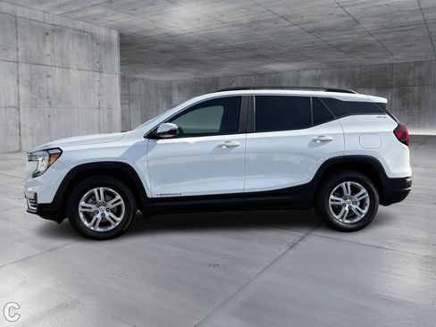 Certified 2023 GMC Terrain SLE w/ Driver Convenience Package image 3